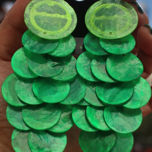 Natural Shell Tassel Chandelier Dangling earrings - Picture 4 of 7